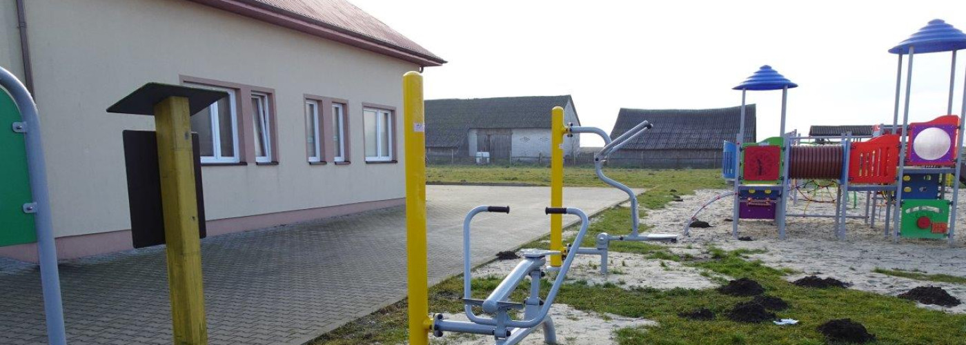 Budynek centrum turystyczno-rekreacyjnego i urządzenia do ćwiczeń